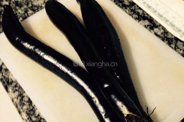 凉拌茄子的做法图解1
