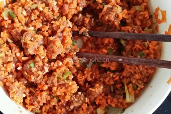 胡萝卜牛肉饺的做法图解3