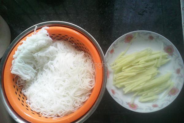 土豆炒粉丝的做法图解1