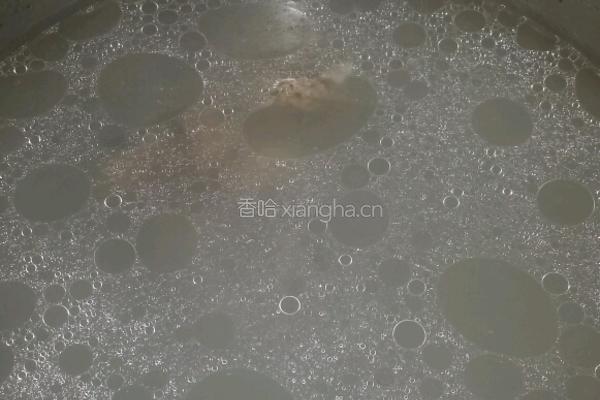 肉丸煮面条的做法图解2