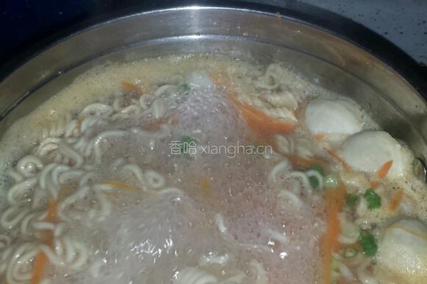 肉丸煮面条的做法图解4