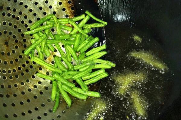 干煸豆角的做法图解2