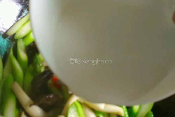 芦笋炒木耳的做法图解7
