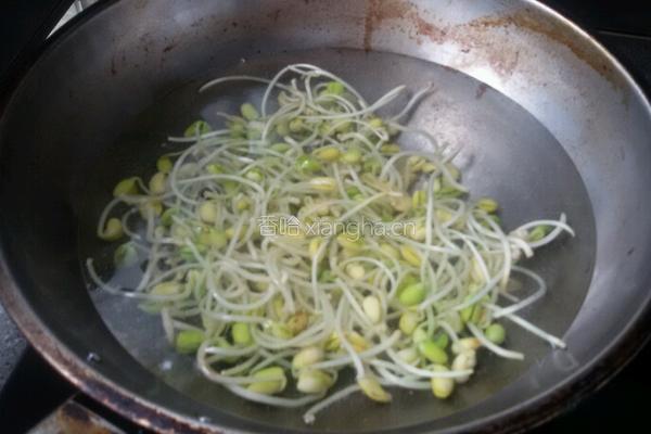 黄豆芽炒香菇的做法图解3