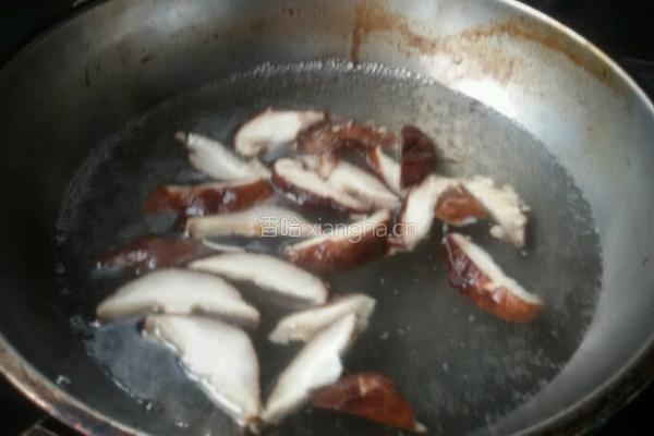 黄豆芽炒香菇的做法图解4