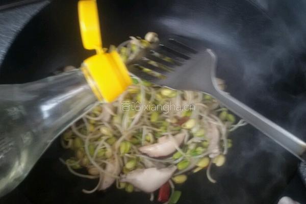 黄豆芽炒香菇的做法图解8