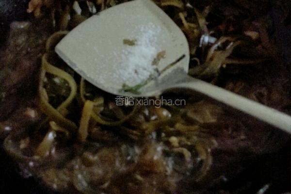 咸肉片炒海带的做法图解3