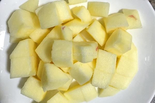 银耳苹果牛奶甜品的做法图解1