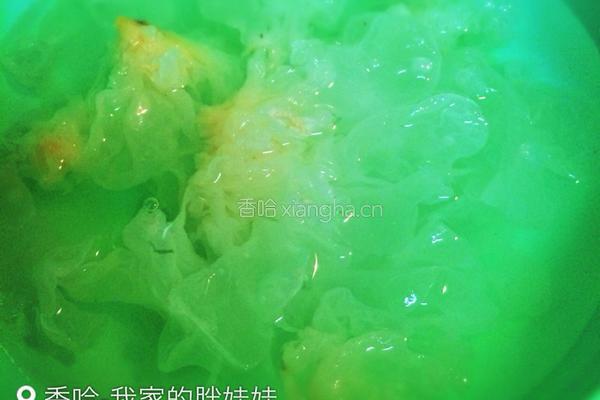 红豆百合银耳羹的做法图解2
