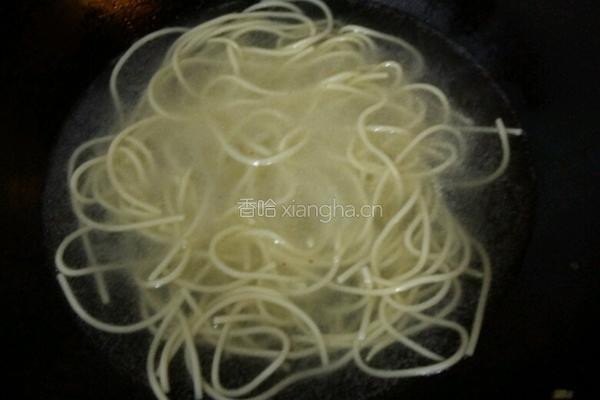 铁板意粉（意大利面）的做法图解1