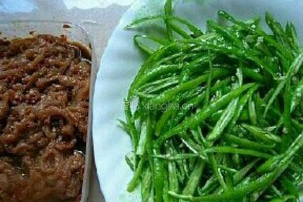 青椒炒肉丝的做法图解1
