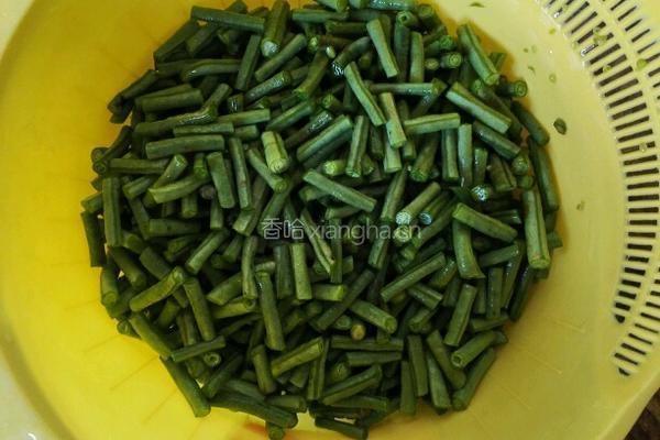 豇豆炒西红柿的做法图解2