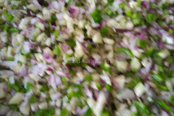 茄子洋葱辣椒水饺的做法图解2