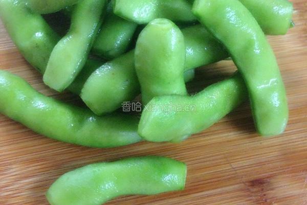 盐水毛豆的做法图解1