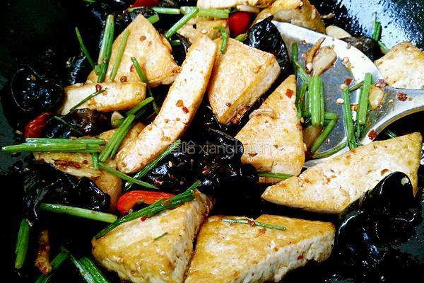 木耳炒豆腐的做法图解9