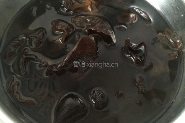 生椒凉拌黑木耳的做法图解1