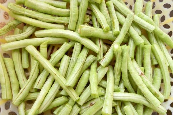 肉丝青椒豇豆的做法图解2