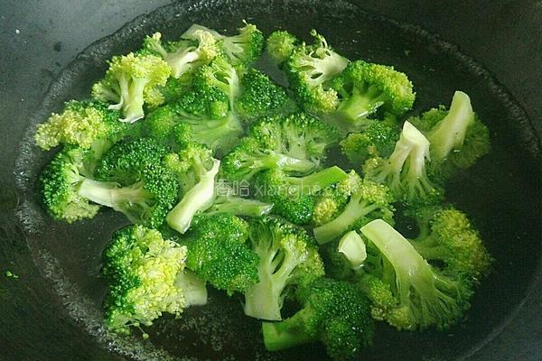 豆豉西兰花的做法图解1