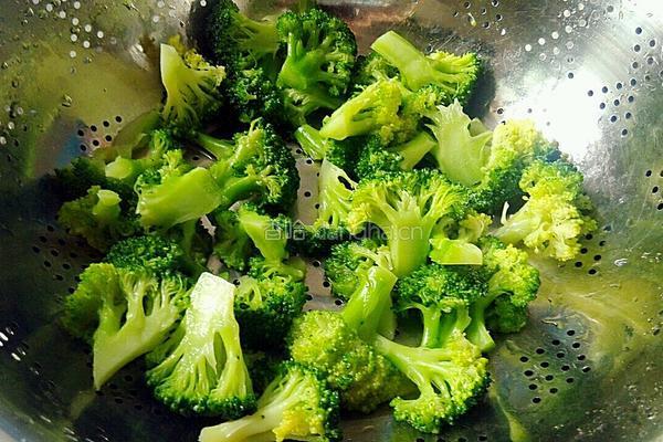 豆豉西兰花的做法图解2