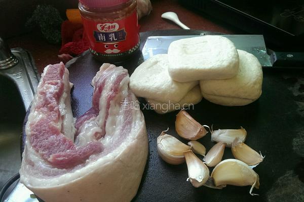 南乳焖豆腐五花肉的做法图解1