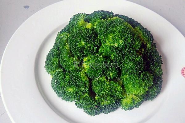 豆豉西兰花的做法图解3
