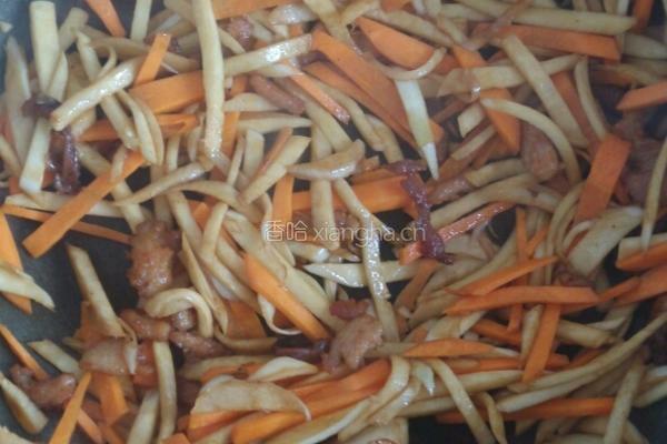 茭白炒肉丝的做法图解5