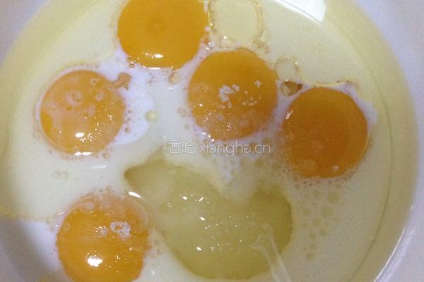 抹茶红豆奶油夹心蛋糕卷的做法图解11
