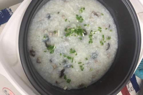 香菇皮蛋瘦肉粥的做法图解6