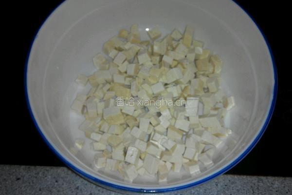 小葱拌豆腐的做法图解1