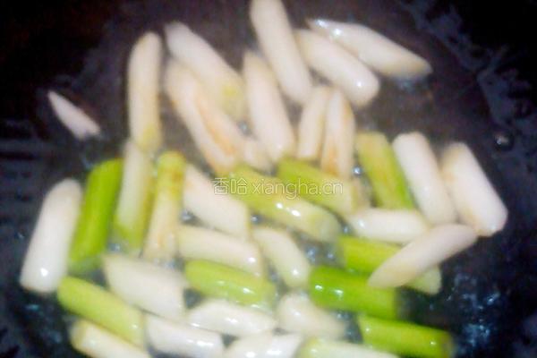 番茄酱烧丝瓜的做法图解4