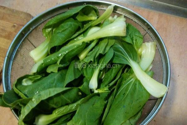 蒜蓉小油菜的做法图解1