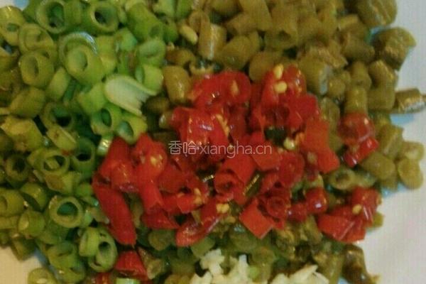 肉末酸豆角的做法图解1