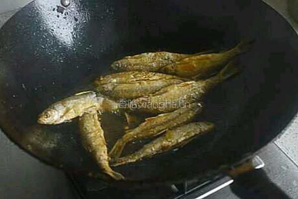 蒜香撅鱼（我们这里叫做撅嘴鱼）的做法图解4