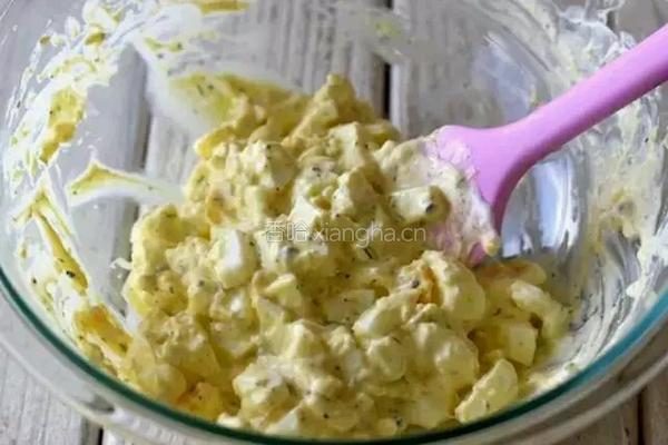 Greek Yogurt 鸡蛋沙拉三明治的做法图解2