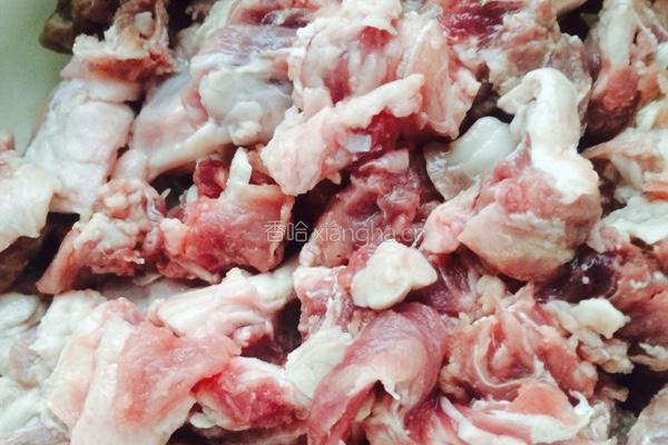土豆烧牛肉的做法图解1
