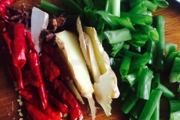 土豆烧牛肉的做法图解3