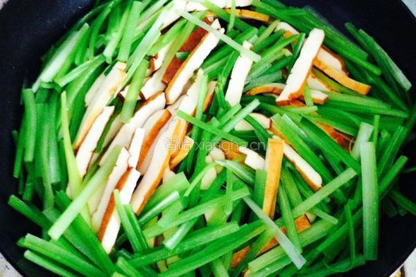 芹菜炒豆干的做法图解4