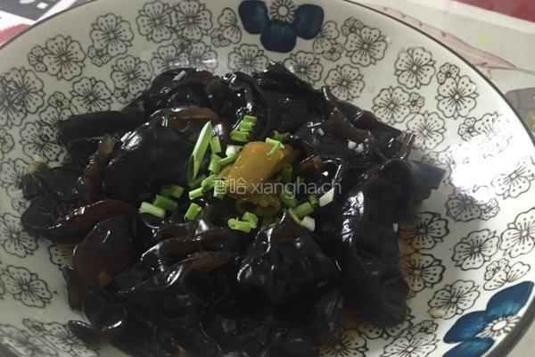 生椒凉拌黑木耳的做法图解3