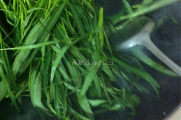 猪皮炒空心菜的做法图解3