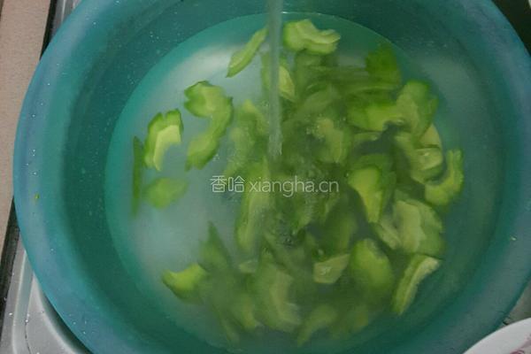 凉瓜炒腊肉的做法图解6