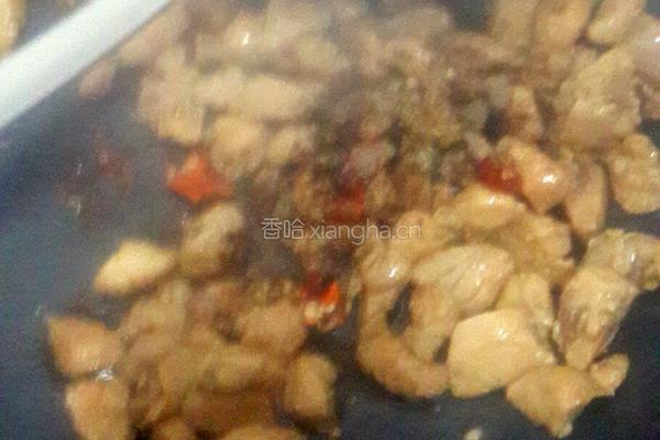 芹菜萝卜炒鸡丁。的做法图解8