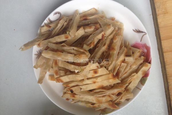 土豆炒油饼的做法图解1