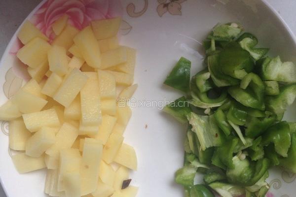 土豆炒油饼的做法图解2