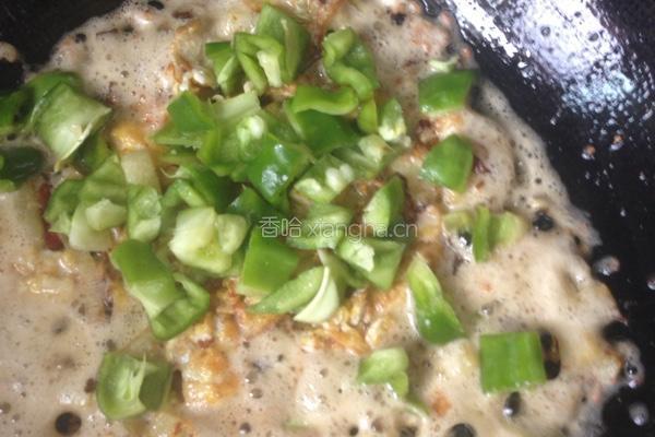 土豆炒油饼的做法图解6