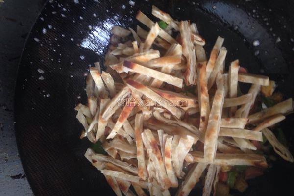 土豆炒油饼的做法图解8