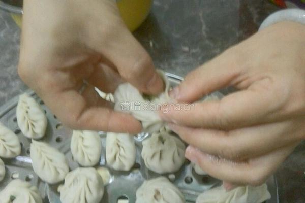 鱼肉馅小笼包的做法图解5