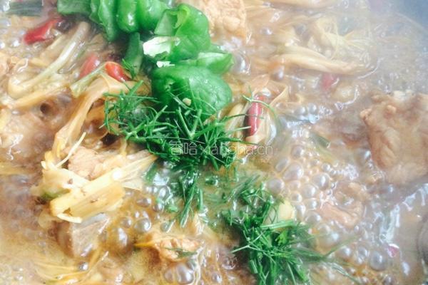 排骨烧黄花菜的做法图解7