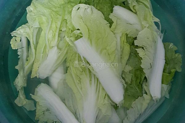 白菜粉丝杂锦煲的做法图解3