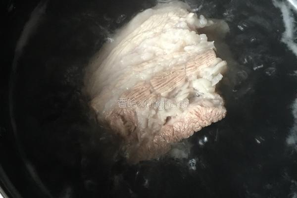 蒜泥白肉的做法图解2
