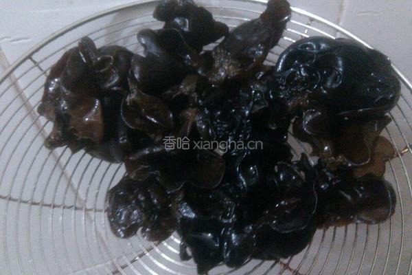 虫草花鸡汤浸云耳的做法图解4